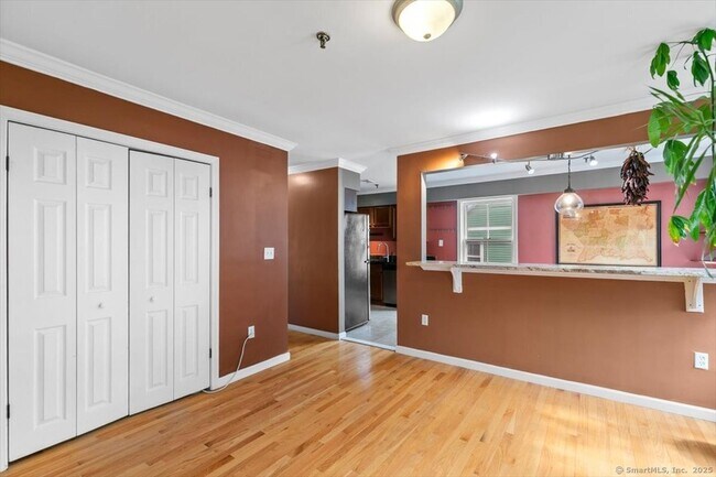 Building Photo - 677 Quinnipiac Ave