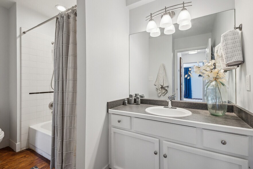 Building Photo - 3061 Fawn Dr