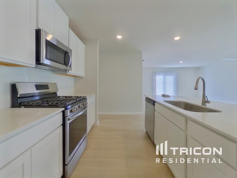 Building Photo - 4058 Rustling Grass Trl