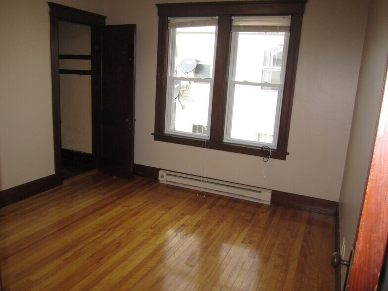 Building Photo - 216 Ingleside Ave