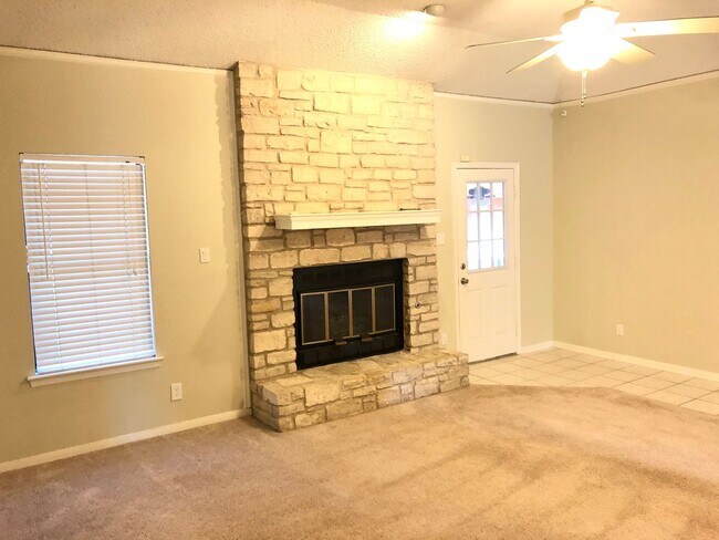 Building Photo - 1 story with lots of charm! Westwood High School!