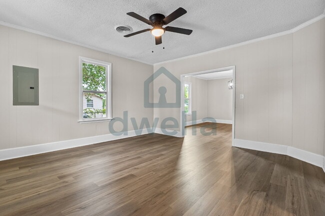 Building Photo - "Charming 3-Bedroom Home in Sumter with 2 ...