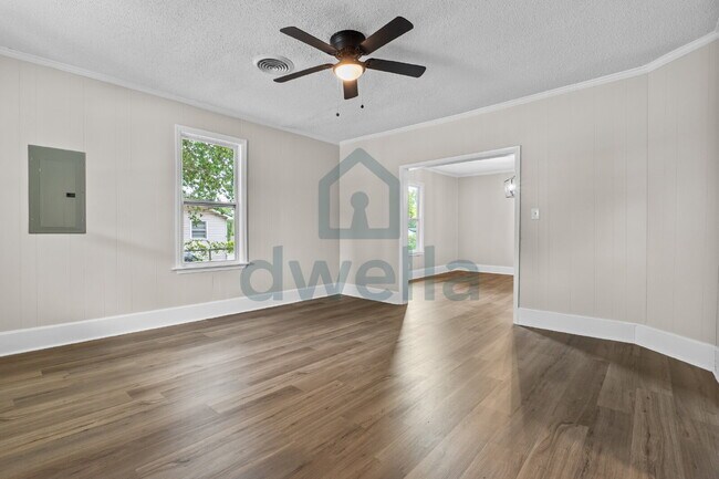 Building Photo - "Charming 3-Bedroom Home in Sumter with 2 Full Baths & Cozy 1169 Sq Ft Layout!"