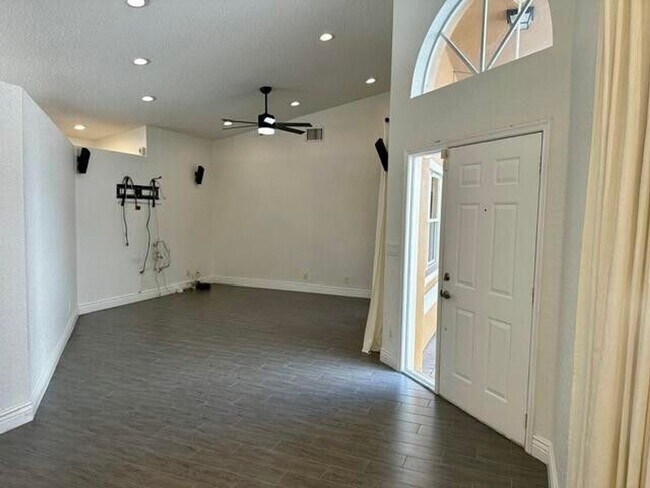 Building Photo - 11086 Baybreeze Way