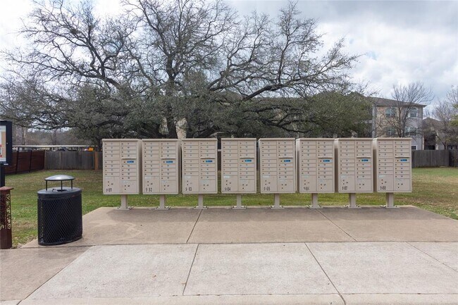 Building Photo - 10509 Wylie Dr