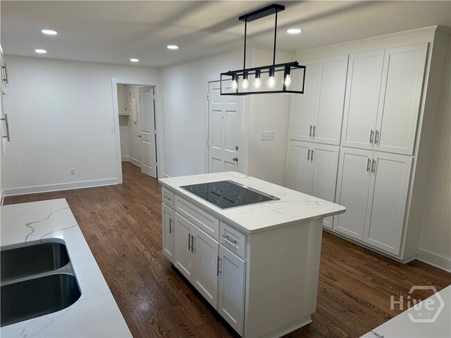 Building Photo - 185 Landor Dr