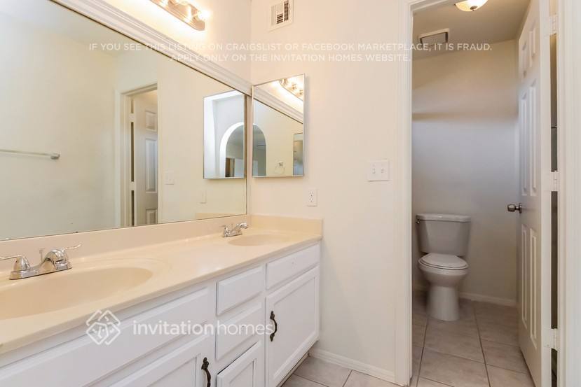 Building Photo - 3819 E Harmony Ave