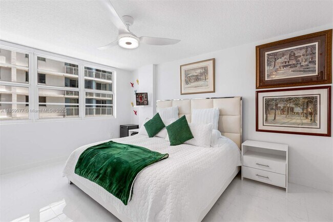 Building Photo - 6917 Collins Ave