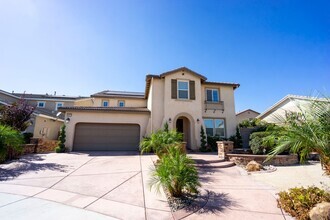 Building Photo - Beautiful 5 bd home in Jurupa Valley!