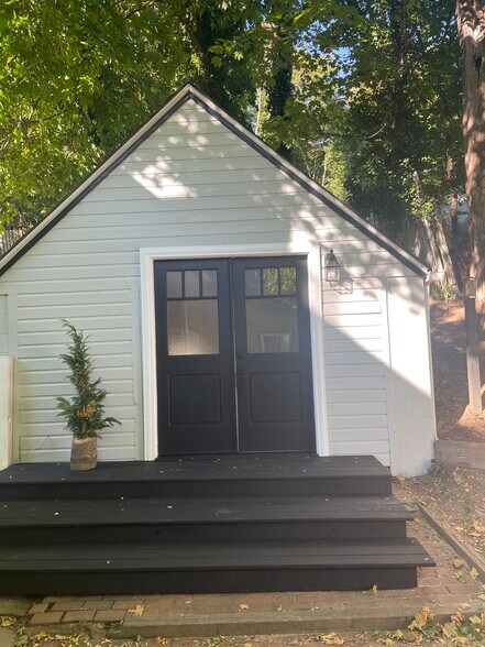 Building Photo - 38 Gnarled Hollow Rd