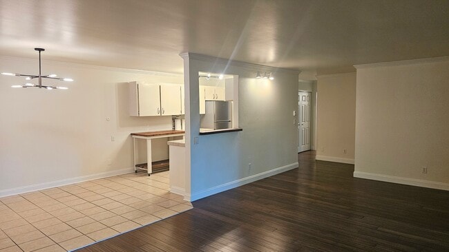 LIVING ROOM - 1500 SW Skyline Blvd