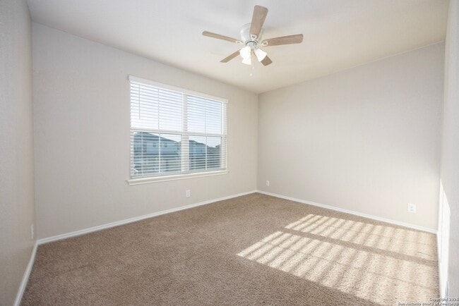 Building Photo - Move in Ready 3 Bedroom Two-story Home