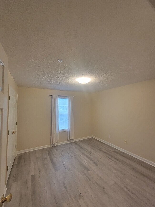 Building Photo - 320 Bubble Creek Ct