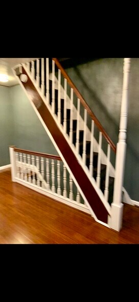 Building Photo - 143 Delphine St