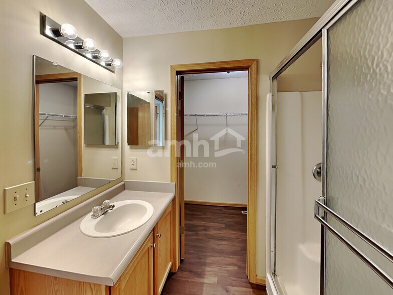 Building Photo - 5529 Hillbrook Dr