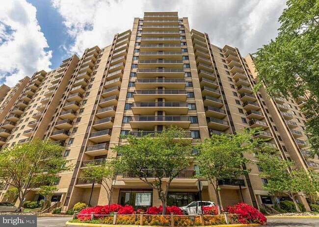 Building Photo - 203 Yoakum Pkwy