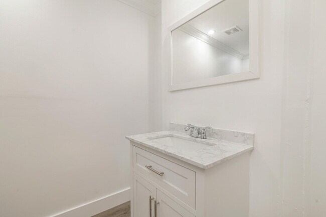 Building Photo - 3517 N Flagler Dr