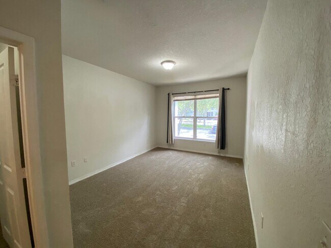 Building Photo - Top floor - 2 Bedrooms, 2 Bathrooms