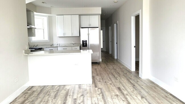 Building Photo - 2904 W Nelson St