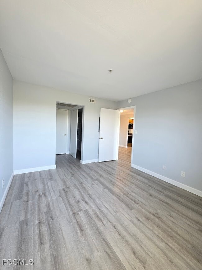 Building Photo - 2845 Winkler Ave