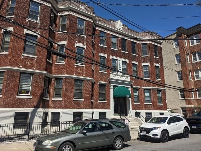 Building Photo - Updated 1 bed - Pet Friendly - Close to T and Whole Foods