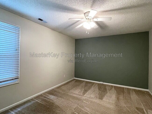Building Photo - 323 Riverwalk Cir