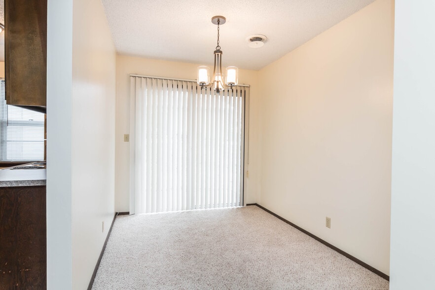Building Photo - 811 Dondee Dr