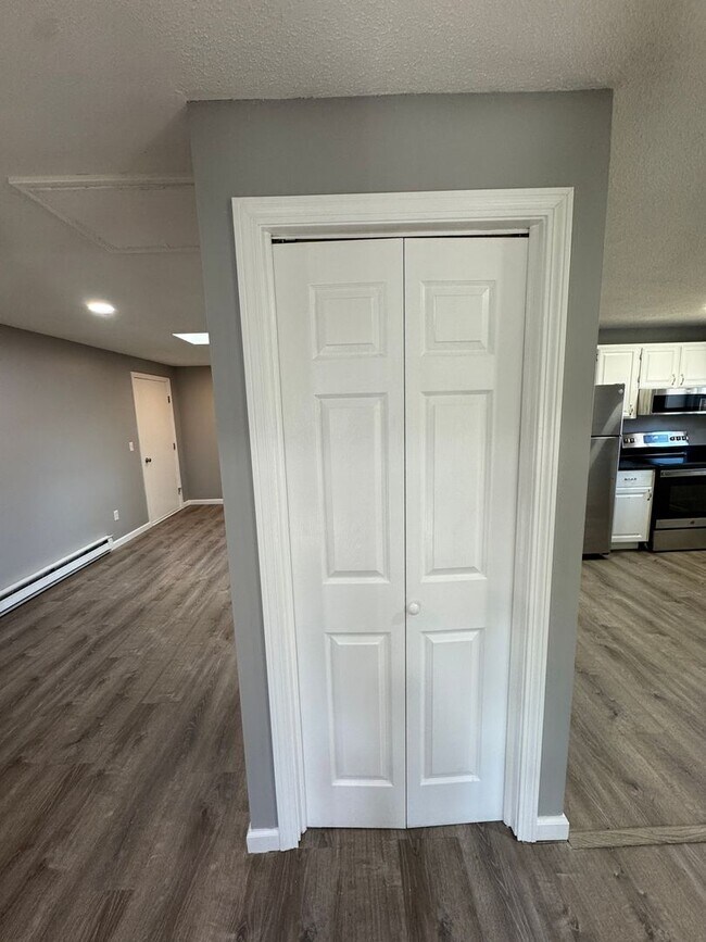 Building Photo - 1036 Chicopee St