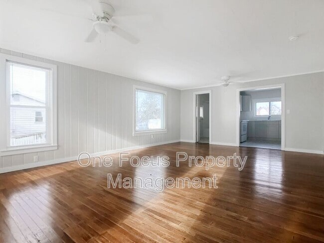 Building Photo - 327 Elm St