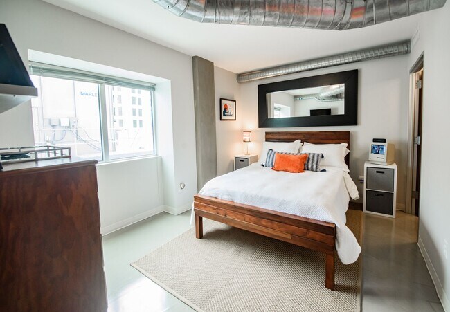 Building Photo - Authentically Cool Downtown Austin Condo | Walk Everywhere | Fully Furnished
