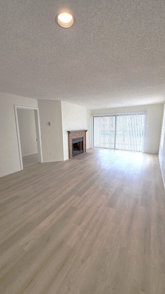Building Photo - 3525 Lebon Dr