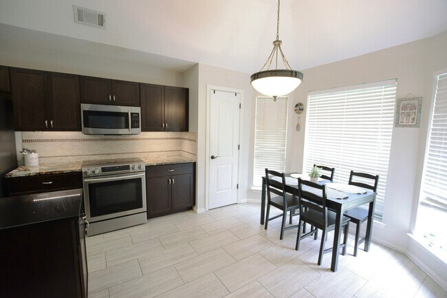 Building Photo - 1207 Old Knoll Dr