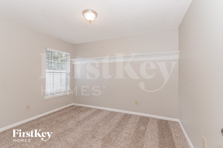 Building Photo - 12187 Silver Saddle Dr