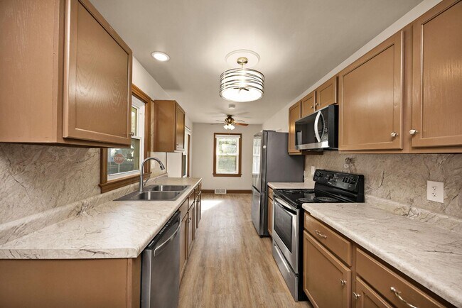 Building Photo - 414 Churchill Ct