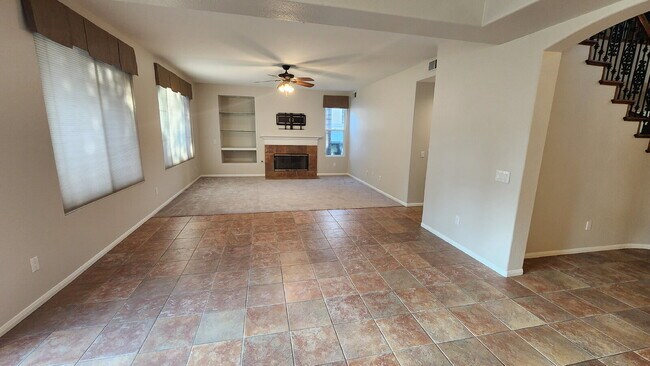 Building Photo - Gorgeous home on the Golf Course in a gated community.