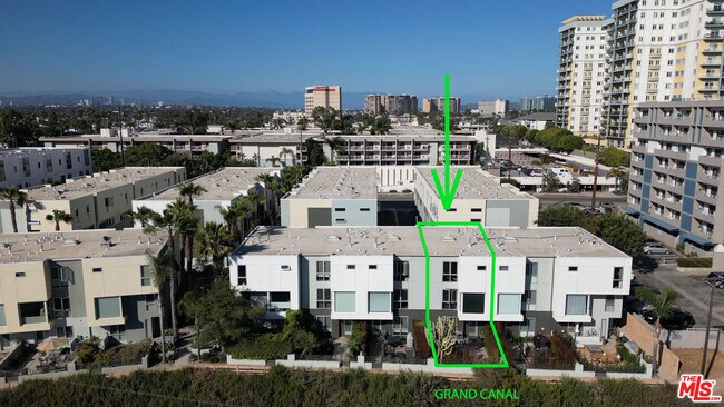 Building Photo - 310 W Washington Blvd