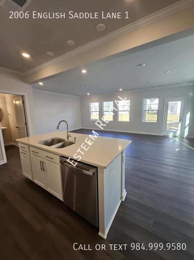 Building Photo - 2006 English Saddle Ln