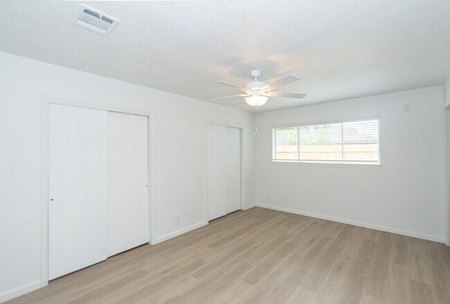 Building Photo - 5704 Leggett Ln