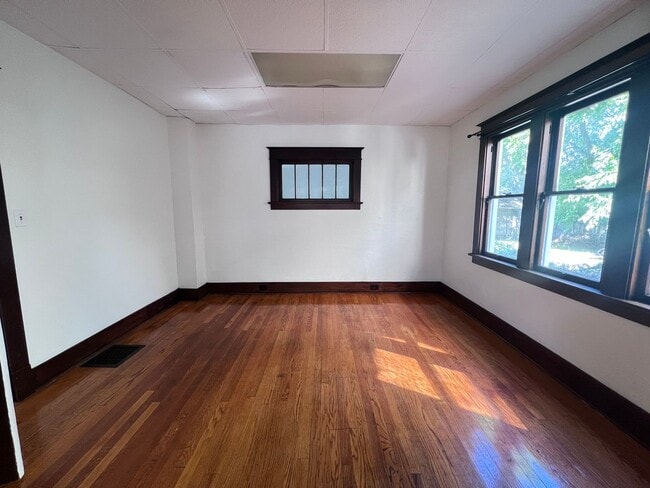 Building Photo - Spacious Four Bedroom Home Full of Charact...