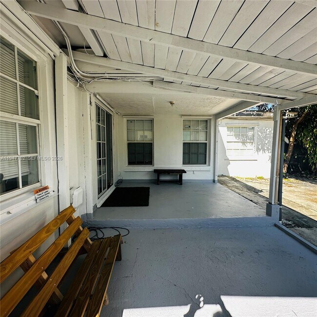 Building Photo - 732 Moffett St