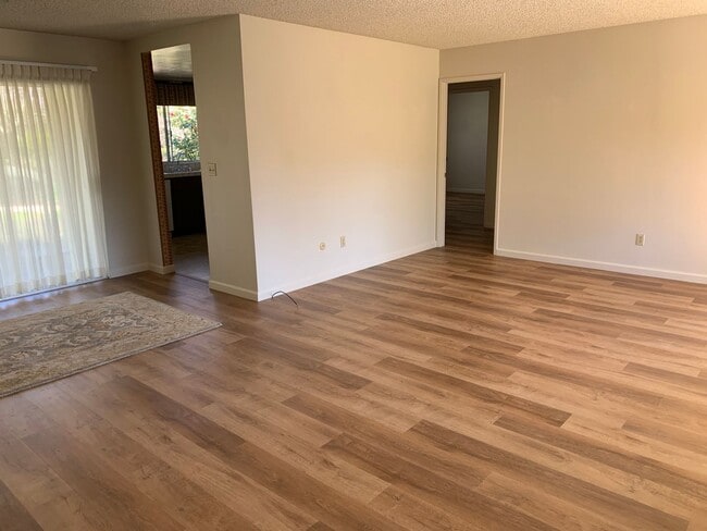 Building Photo - Oakmont's 55+ active adult community