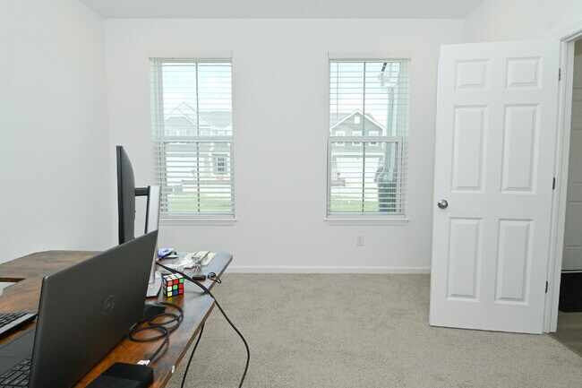 Building Photo - "Spacious 5-Bedroom Retreat with Luxurious Quartz Countertops & Fireplace on Deerberg Drive!"