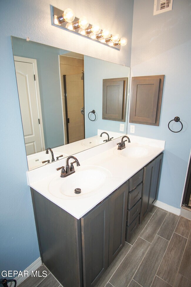 Building Photo - 14364 Tobe Davis Dr