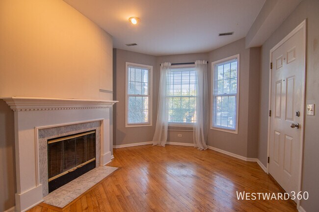 Building Photo - 3936 N Ashland Ave
