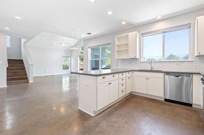 Building Photo - 301 W Stassney Ln