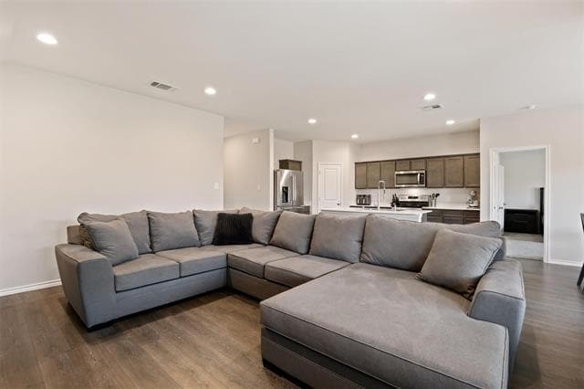 Building Photo - 813 Twin Edge Dr