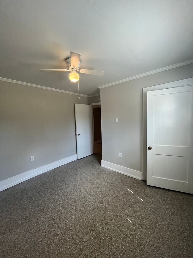 Building Photo - Travelers Rest !! 3 BR, 2 BA with Great Living Space - Den, Bonus Room, Primary Suite has a HUGE ...