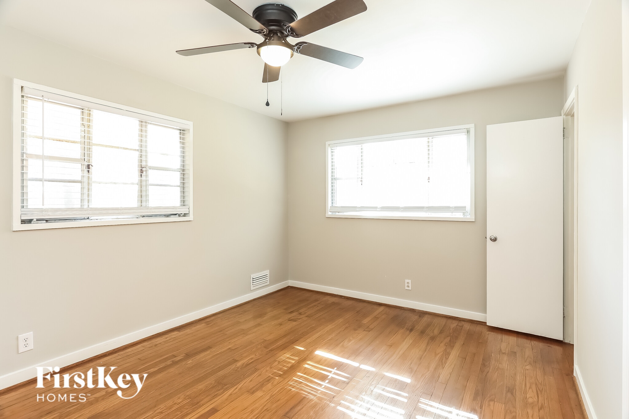 Building Photo - 3364 Valley Park Dr