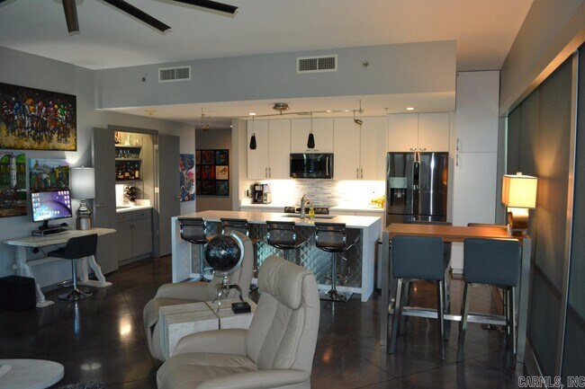 Building Photo - 315 Rock St