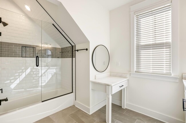 Building Photo - 4056 Biltmore Ave